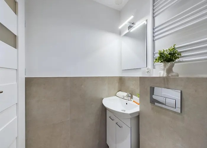 Apartamento With Parking And Garden Near Chopin Airport By Renters Varsóvia