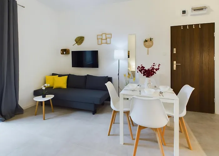 Apartamento With Parking And Garden Near Chopin Airport By Renters