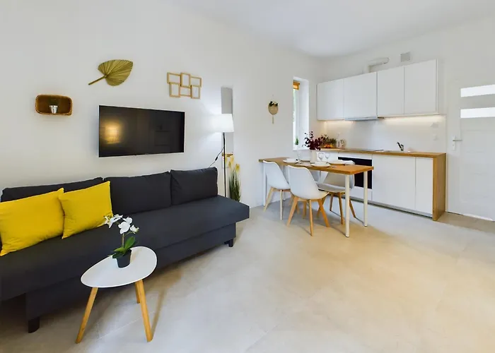 With Parking And Garden Near Chopin Airport By Renters * Varsóvia