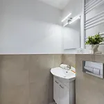 Lägenhet With Parking And Garden Near Chopin Airport By Renters Warszawa