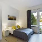 With Parking And Garden Near Chopin Airport By Renters Lägenhet Warszawa