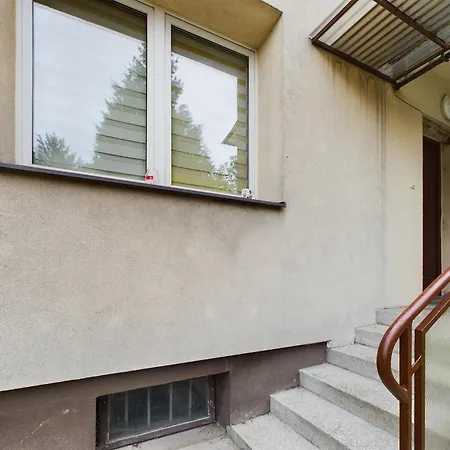 With Parking And Garden Near Chopin Airport By Renters Lägenhet