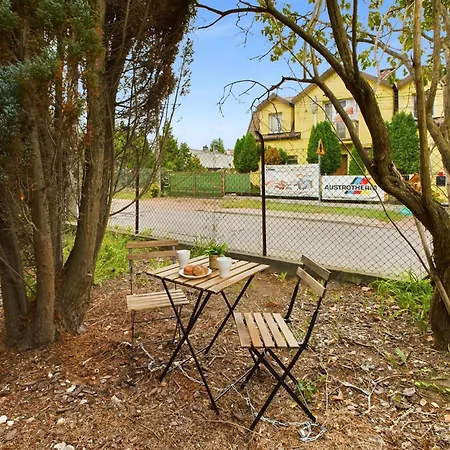 With Parking And Garden Near Chopin Airport By Renters Lägenhet *