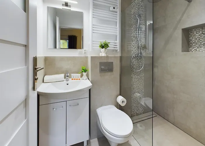 Lejlighed With Parking And Garden Near Chopin Airport By Renters