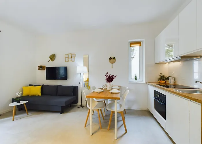 Lejlighed With Parking And Garden Near Chopin Airport By Renters *