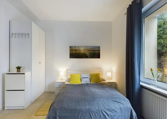 Apartman With Parking And Garden Near Chopin Airport By Renters Varsó