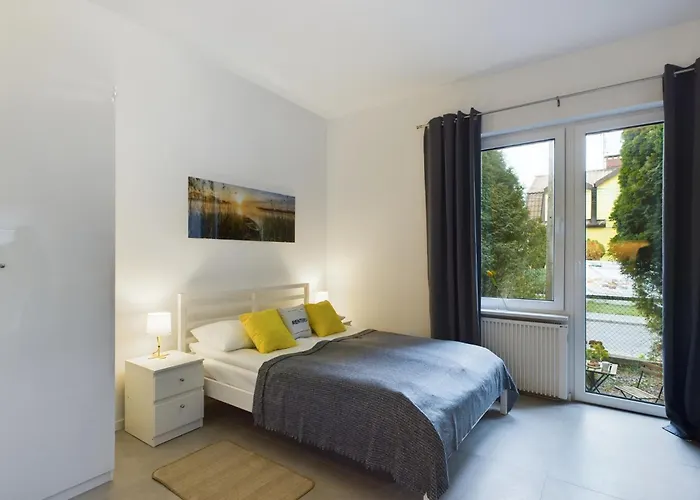 With Parking And Garden Near Chopin Airport By Renters Apartman Varsó