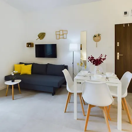 Apartament With Parking And Garden Near Chopin Airport By Renters