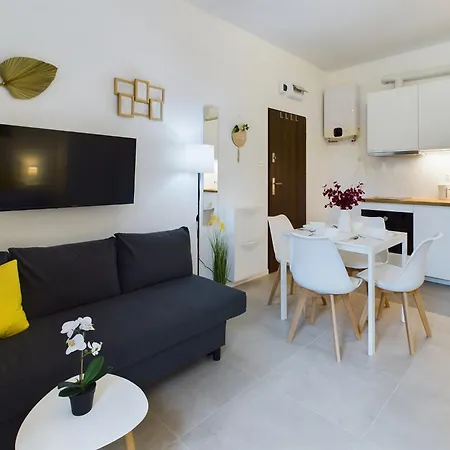 Apartament With Parking And Garden Near Chopin Airport By Renters *