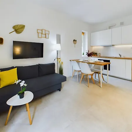 With Parking And Garden Near Chopin Airport By Renters * Warszawa