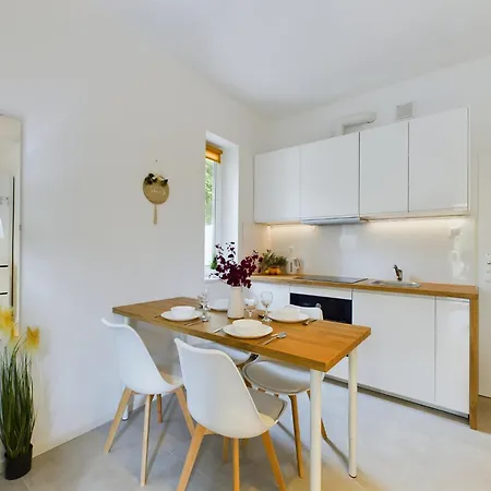 With Parking And Garden Near Chopin Airport By Renters * Varsovie